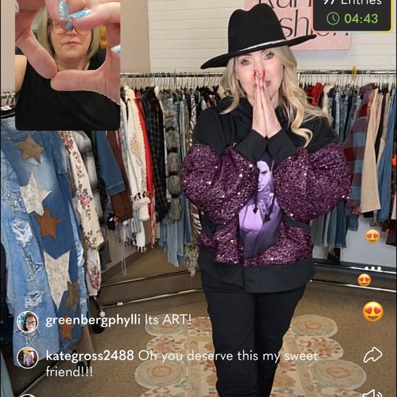 KARISFASHION IS LIVE! KARI is LIVE Like this post to be notified of all my shows - Picture 5 of 11